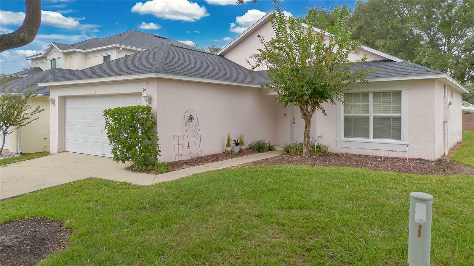 Property Photo:  120 Casterton Circle  FL 33897 