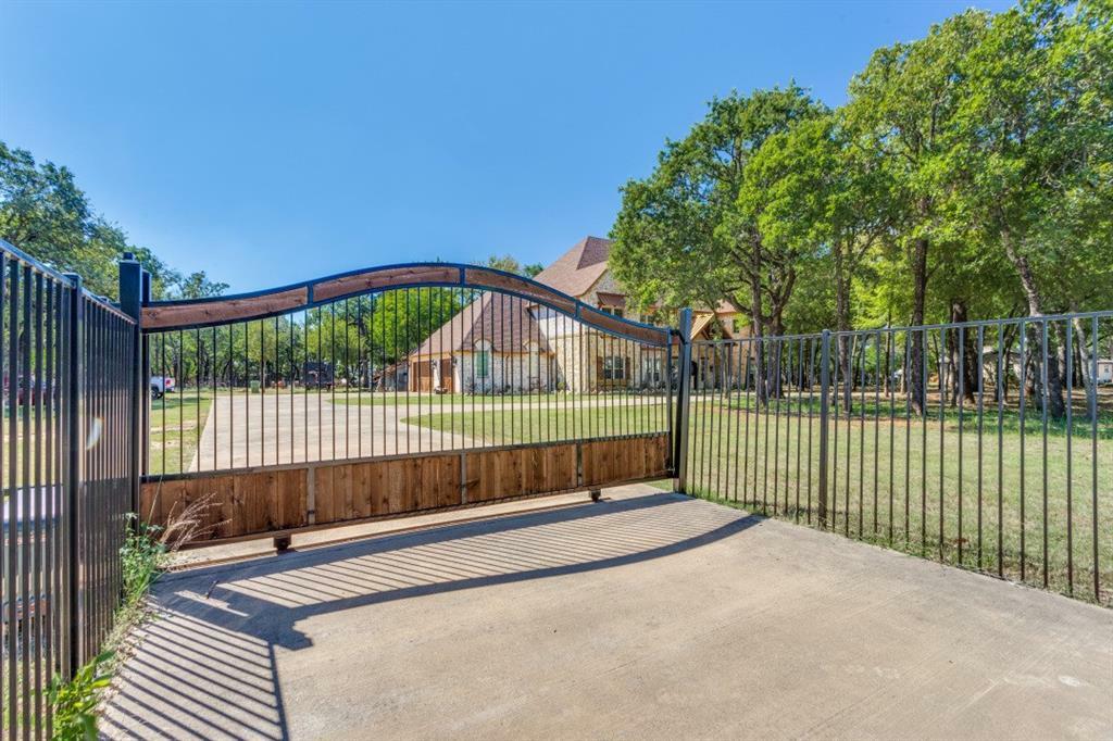 Property Photo:  750 Turner Warnell Road  TX 76063 