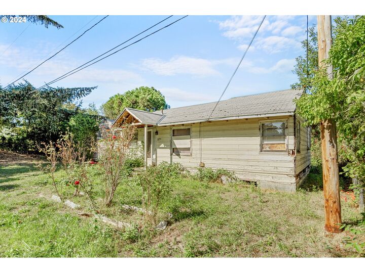 House for sale in Beaverton 13175 SW Larson St, Beaverton, OR 97005