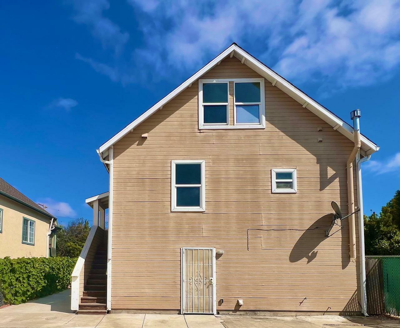 Property Photo:  2031 East 26th Street  CA 94606 