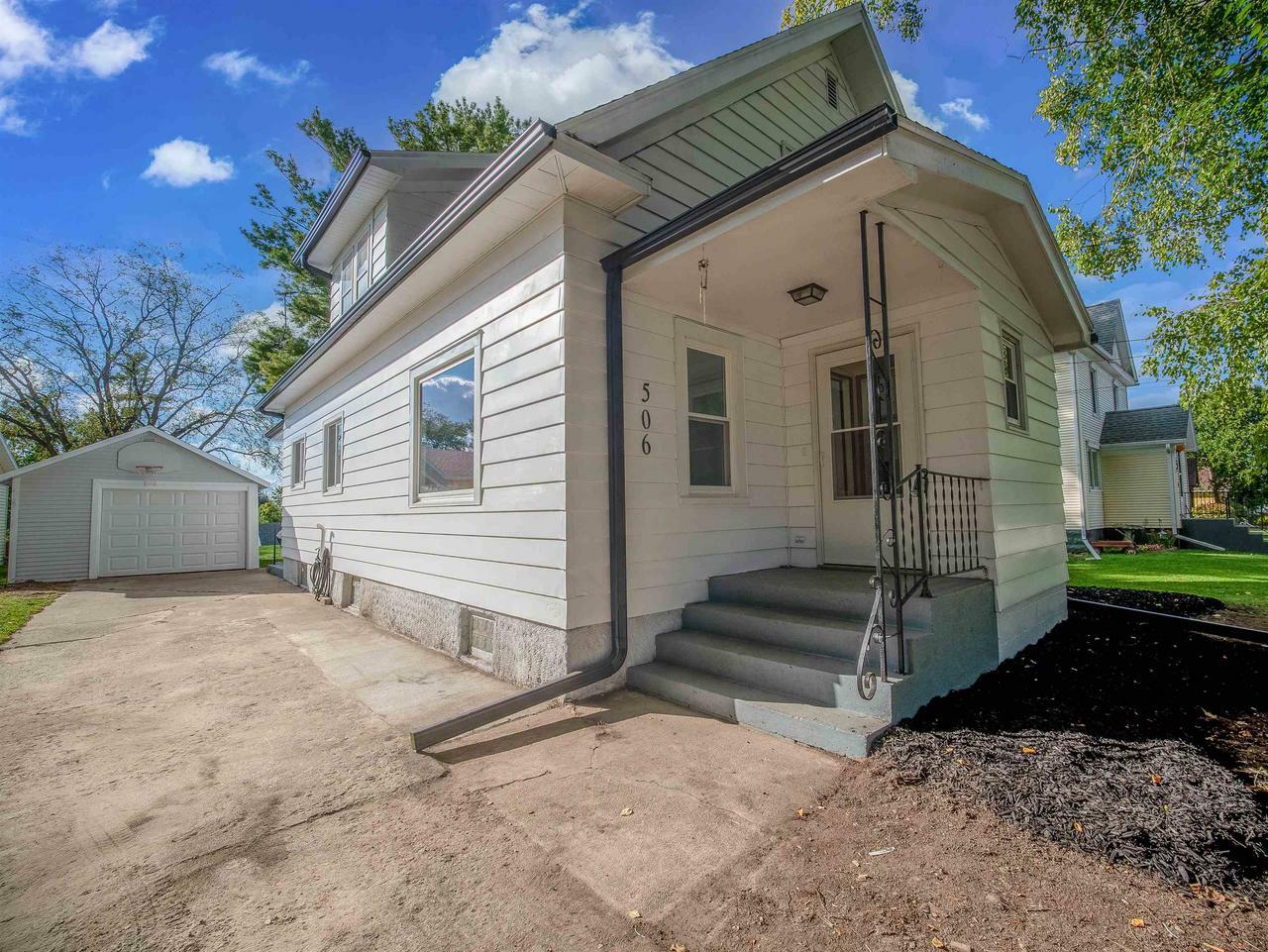 Property Photo:  506 Grove Street  WI 53916 