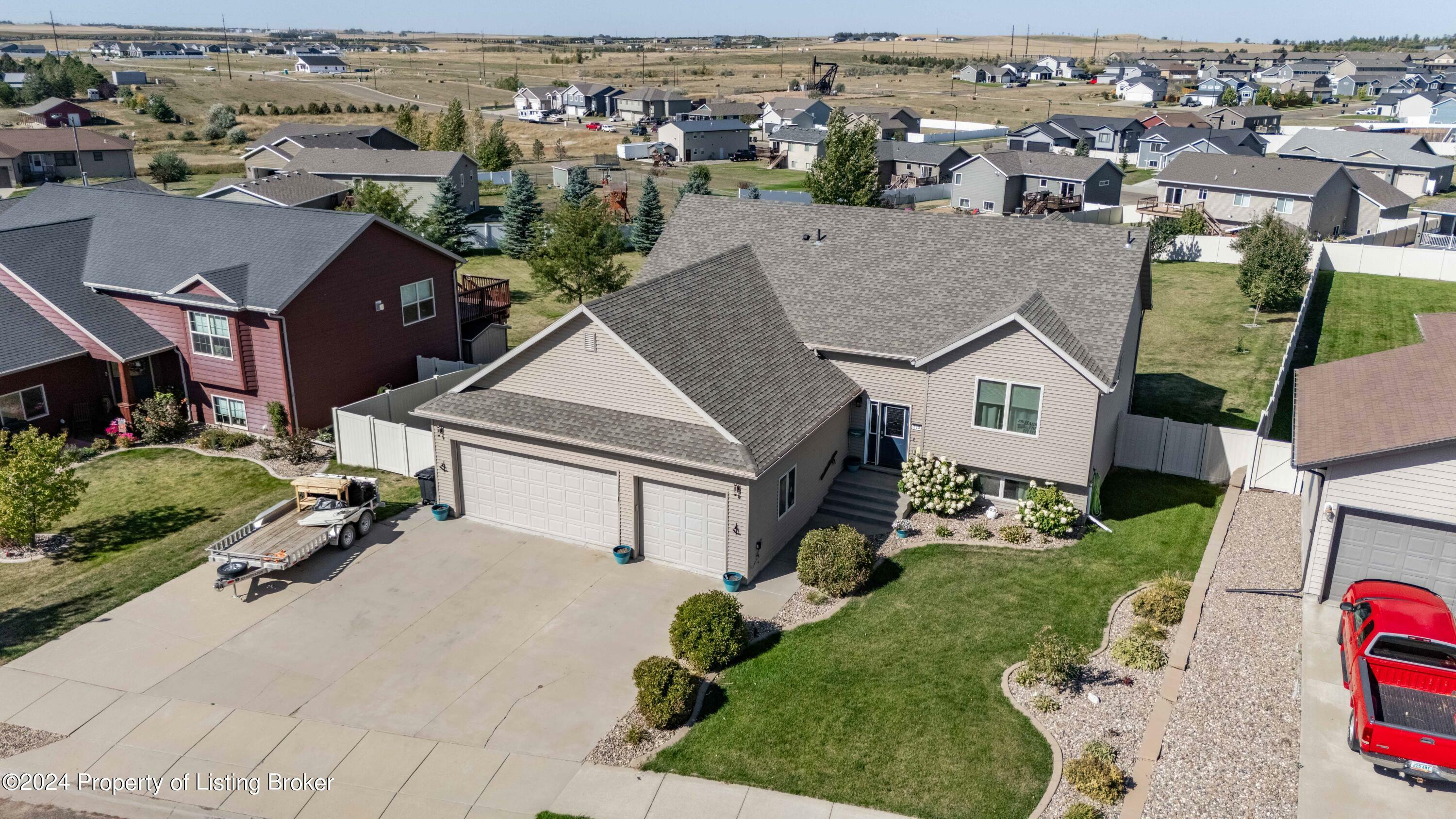 Property Photo:  2841 Prairie Oak Drive  ND 58601 