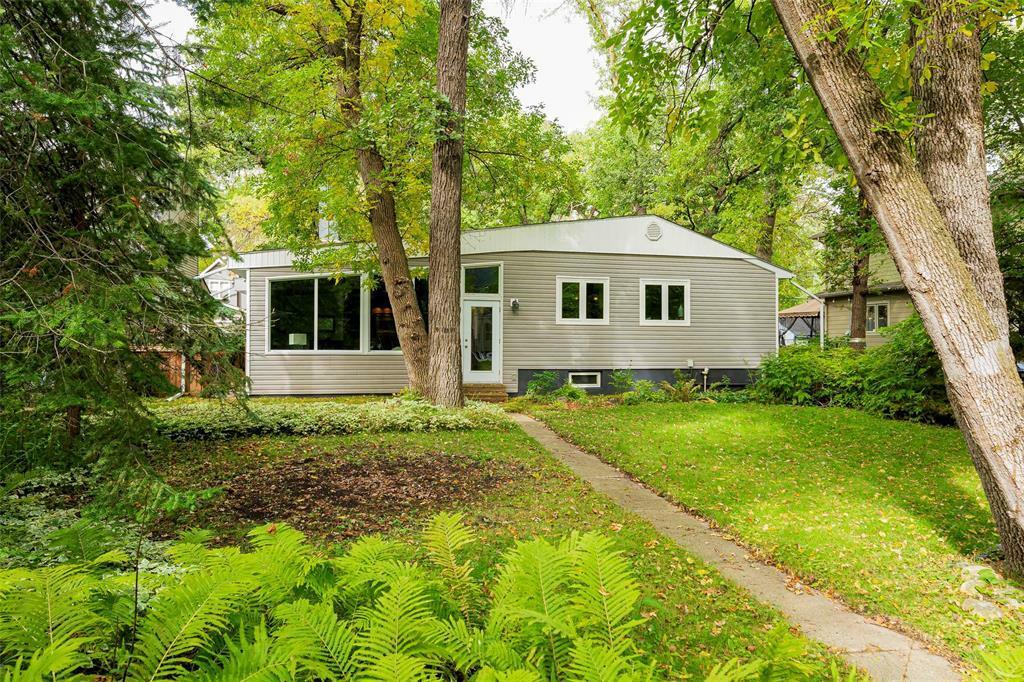 Property Photo:  321 Wildwood H Park  MB R3T 0E6 