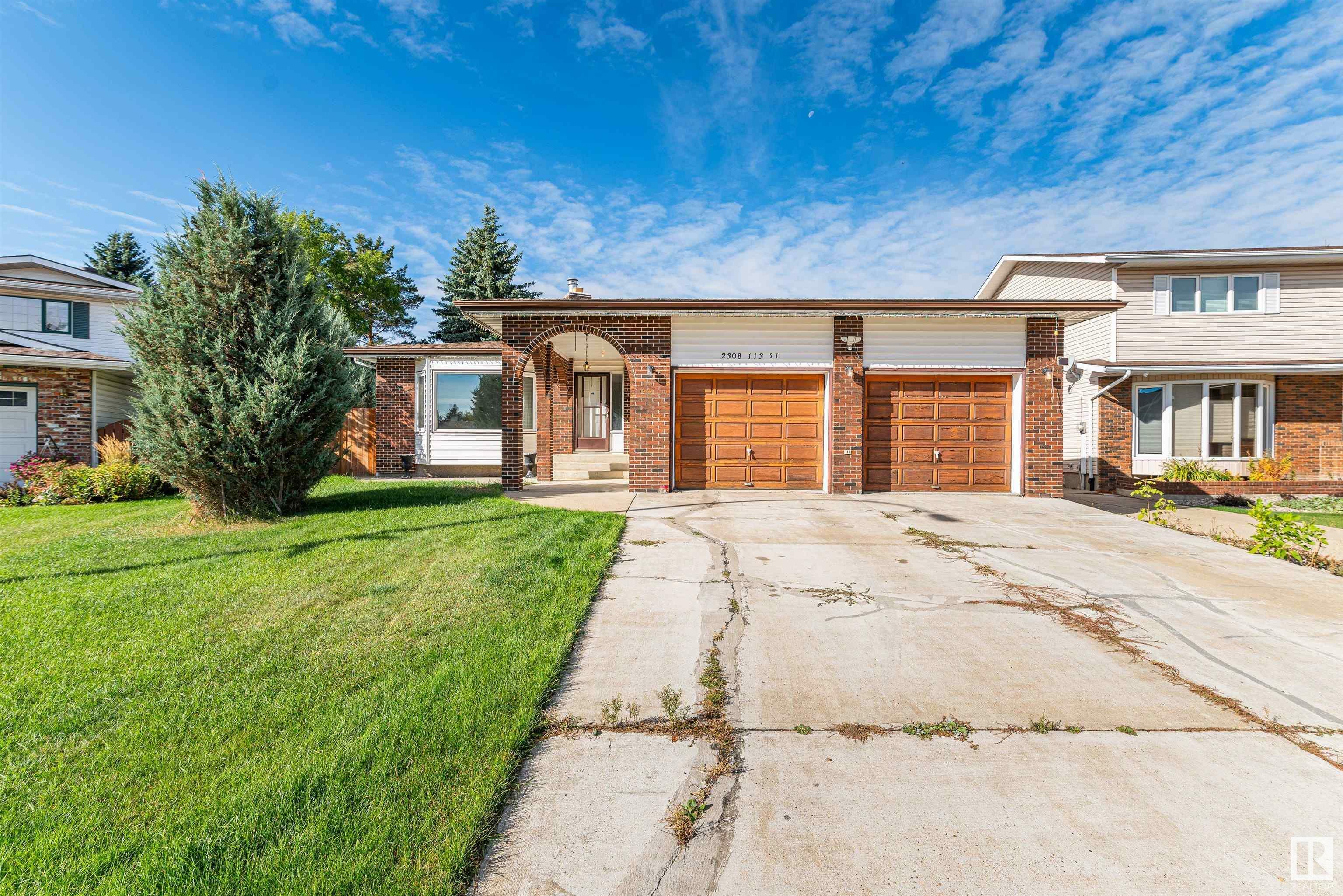 2308 113 Street NW  Edmonton AB T6J 4X8 photo