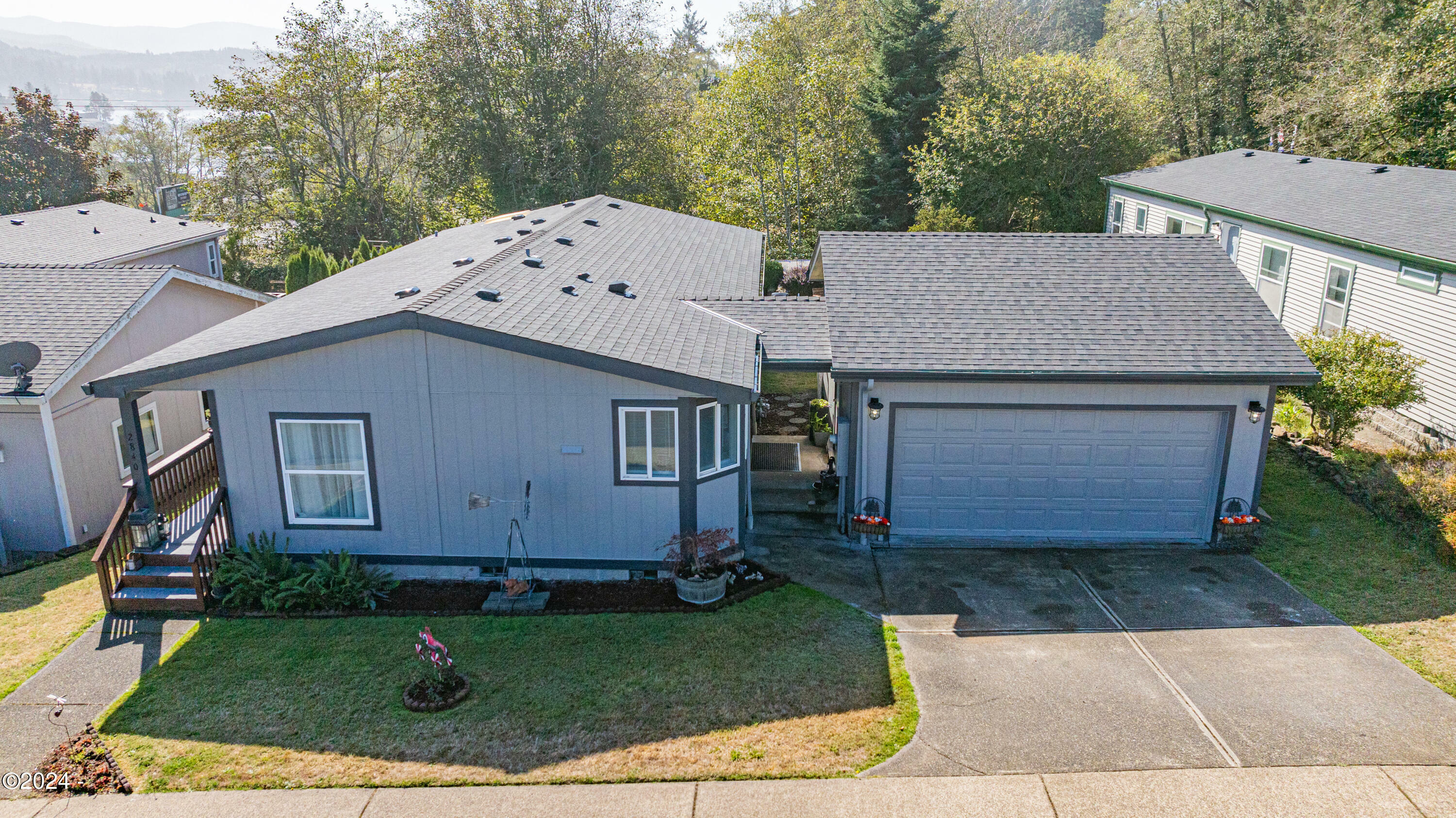 Property Photo:  2840 NE 45th Street  OR 97367 