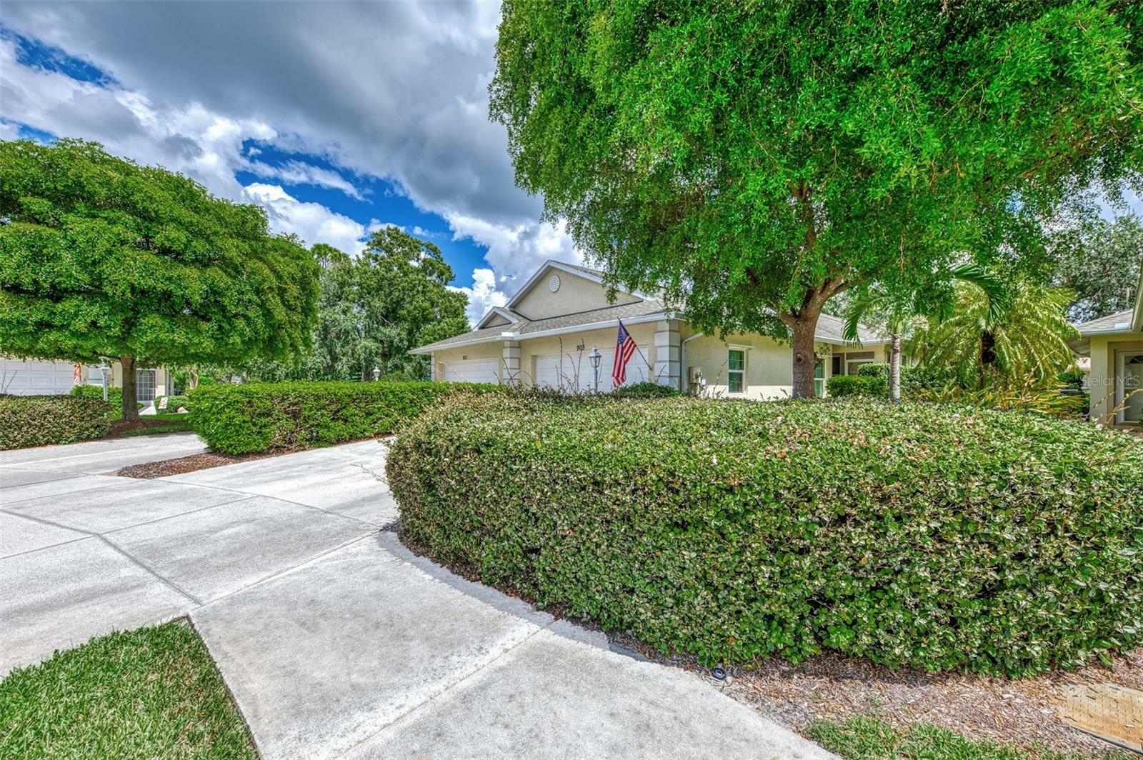 Property Photo:  903 Auburn Cove Circle  FL 34292 