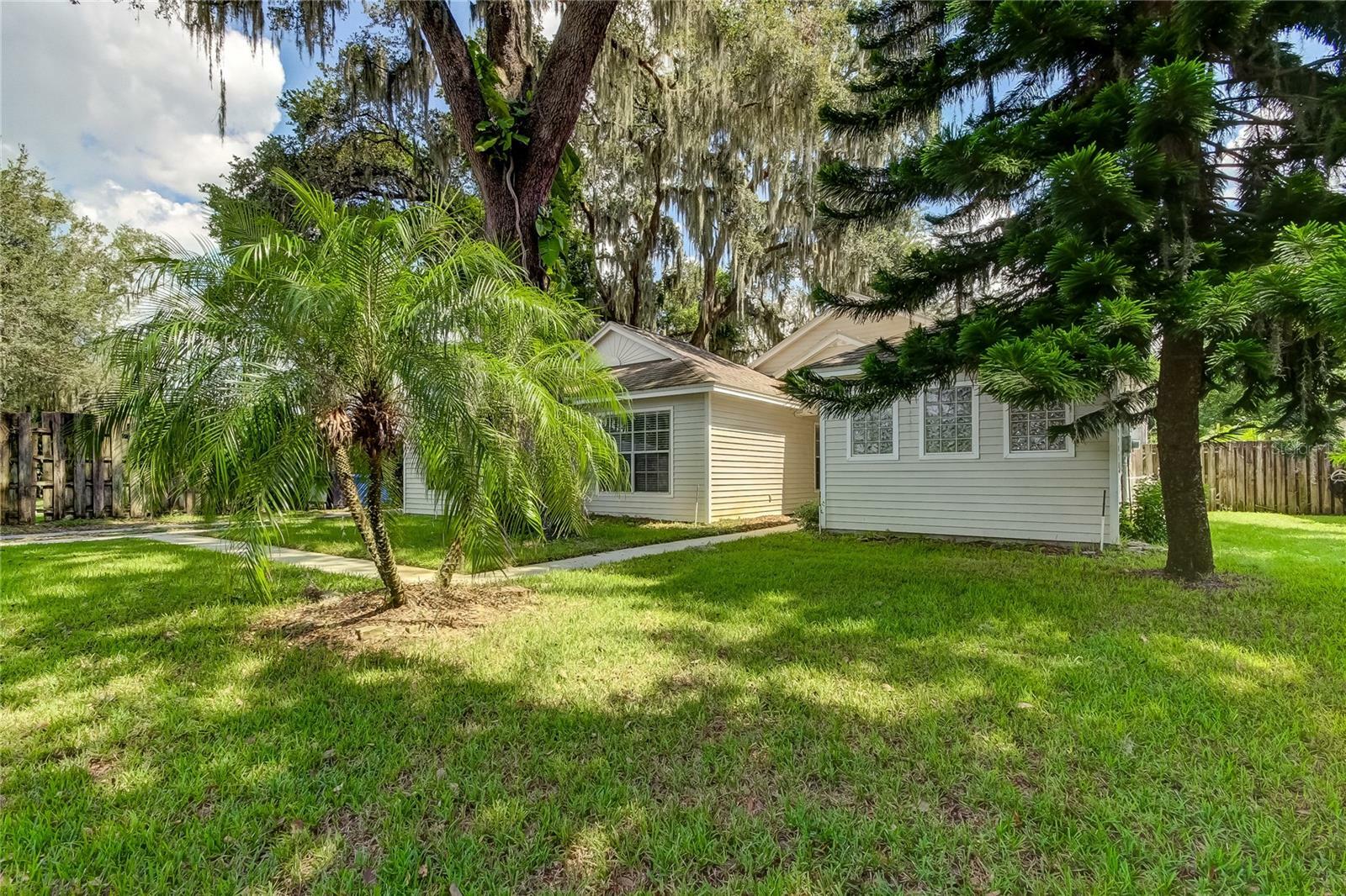 Property Photo:  18137 Swan Lake Drive  FL 33549 