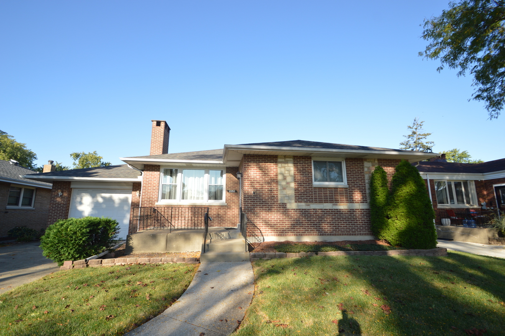 Property Photo:  2352 Hawthorne Avenue  IL 60154 