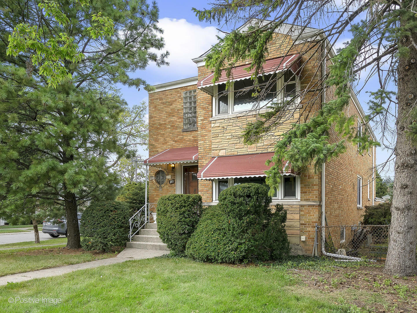 Property Photo:  601 E 31st Street  IL 60526 