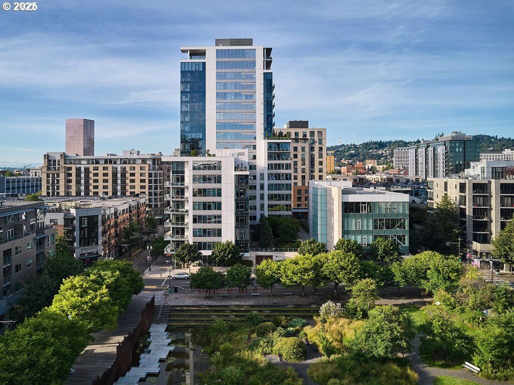 Property Photo:  1001 NW Lovejoy St 506  OR 97209 