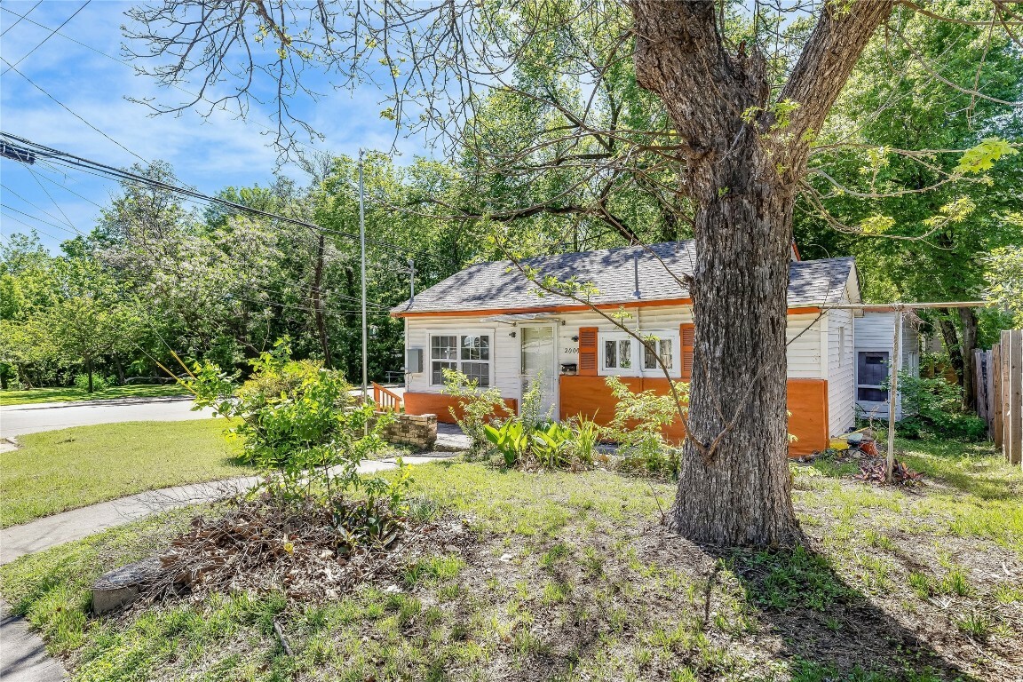 Property Photo:  2000 Alamo Street  TX 78722 