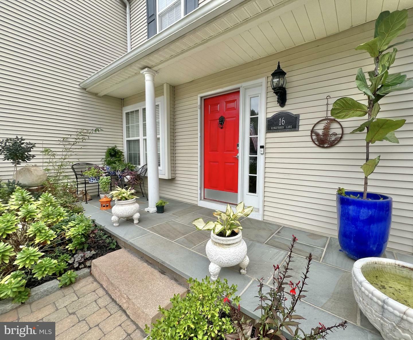 Property Photo:  16 Kingfisher Lane  PA 19335 