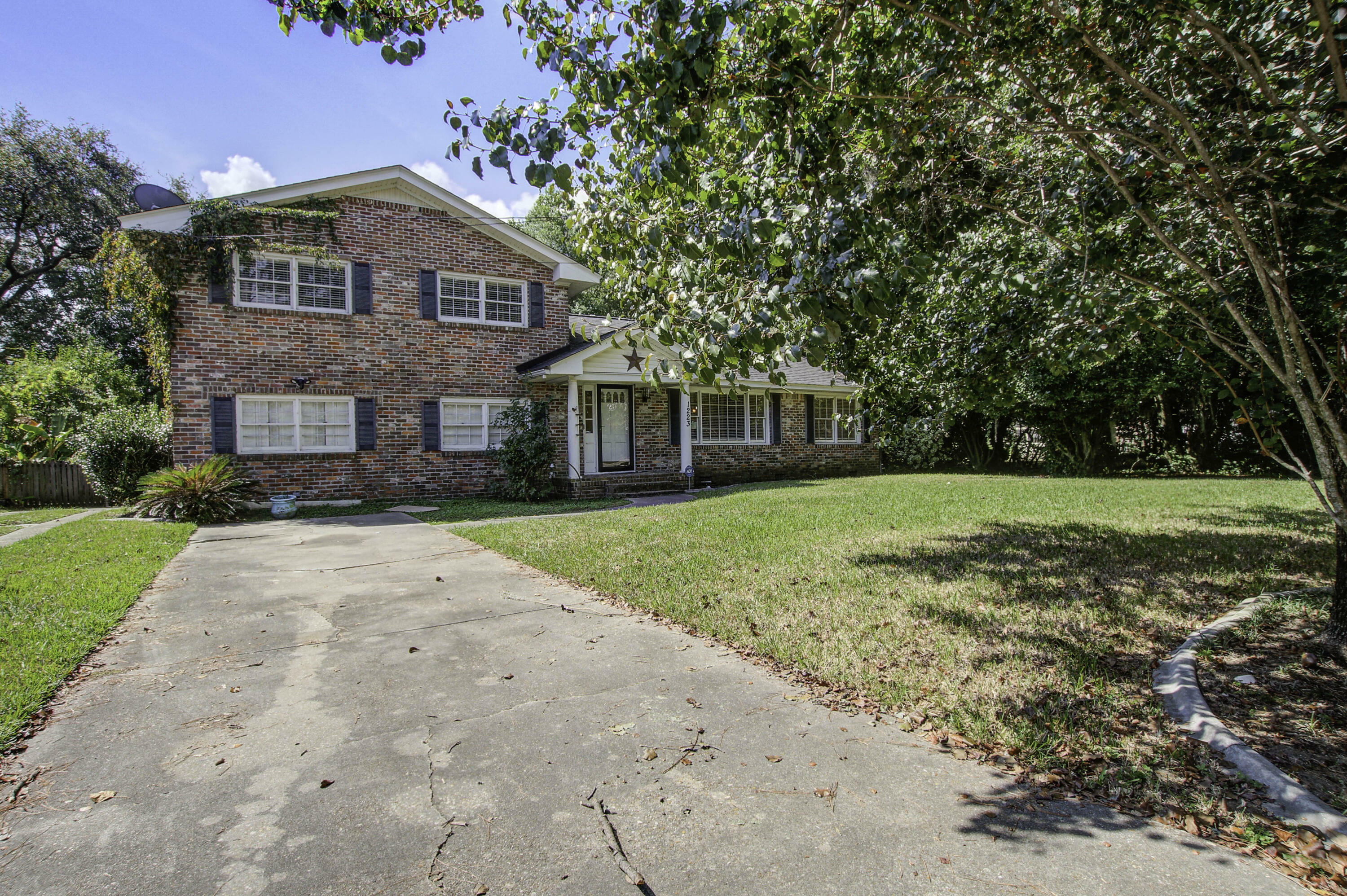 Property Photo:  1223 Charlestowne Drive  SC 29407 