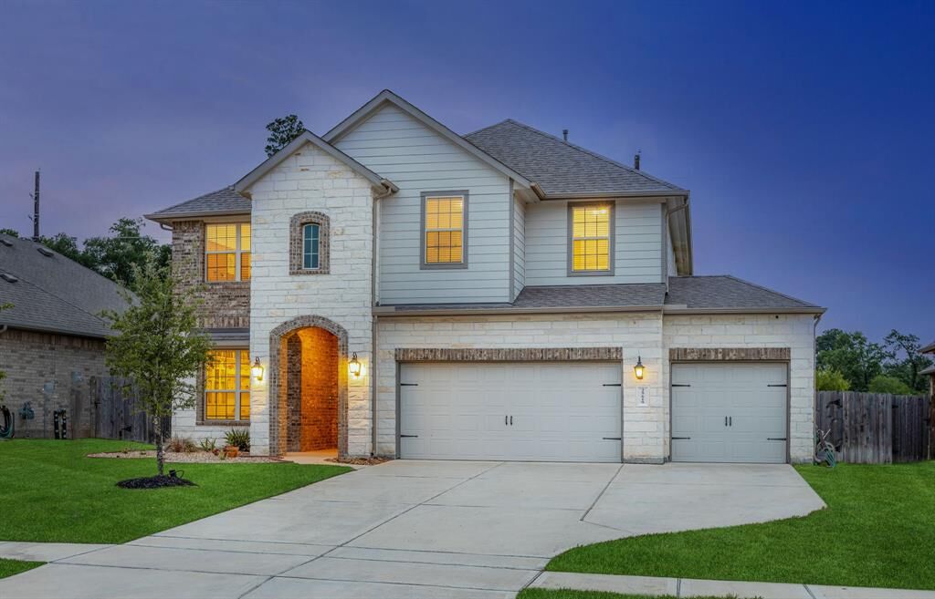 Property Photo: 25619 Pinyon Hill Trail TX 77375