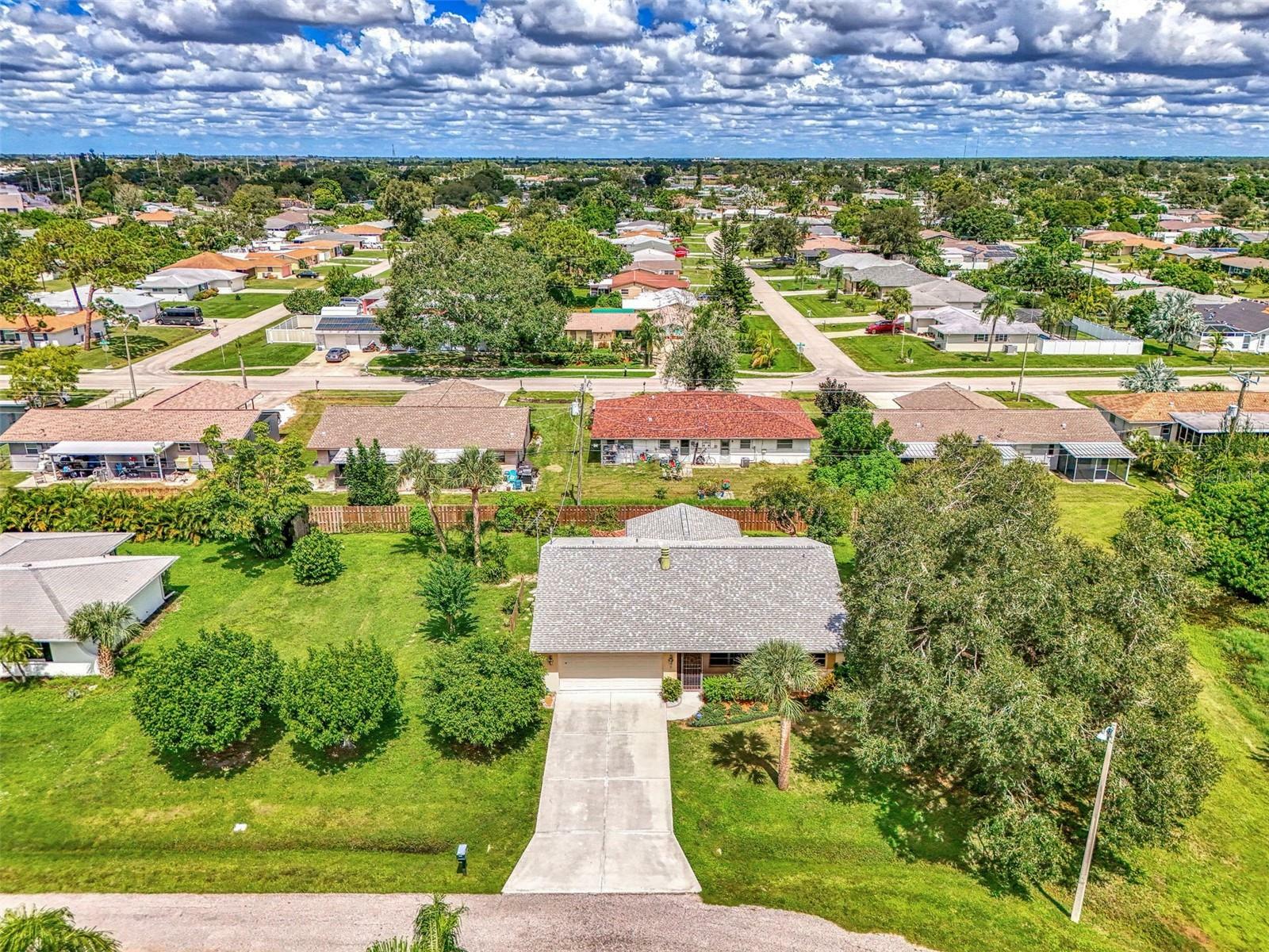 Property Photo:  181 Oneida Road  FL 34293 