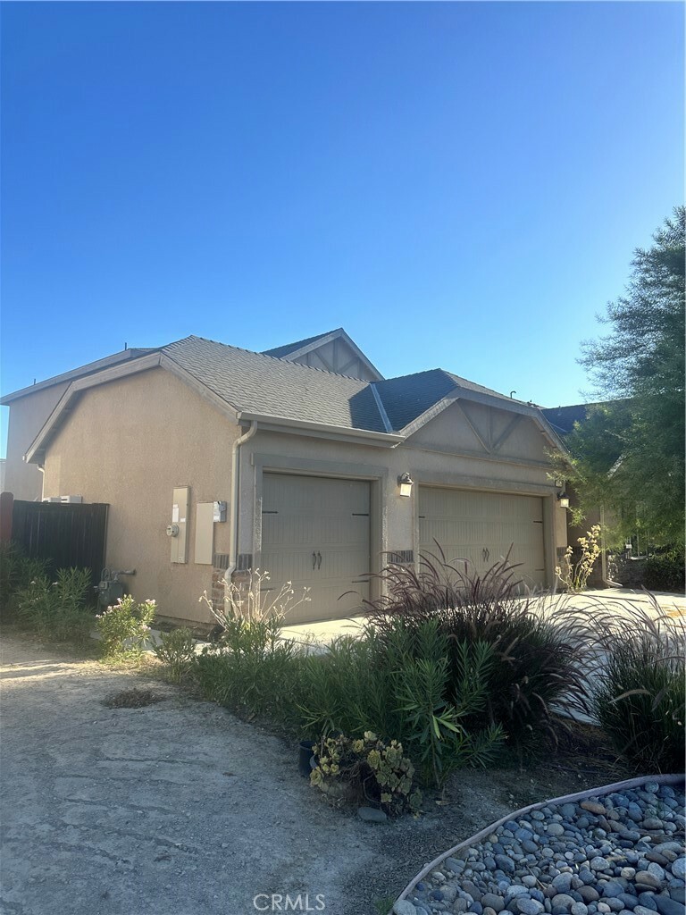 9321 Red Pine Drive  Shafter CA 93263 photo