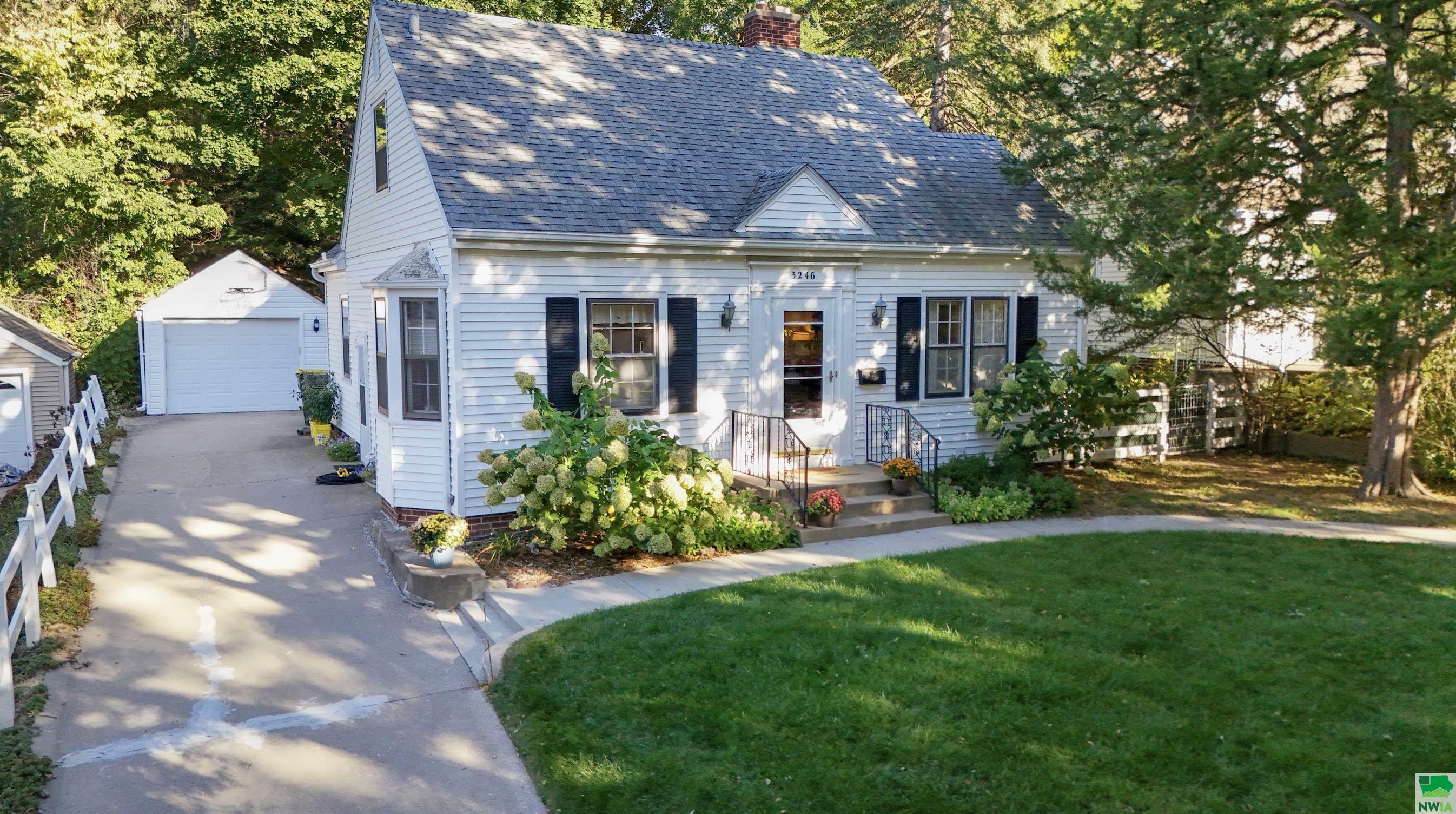 Property Photo:  3246 Douglas Street  IA 51104 