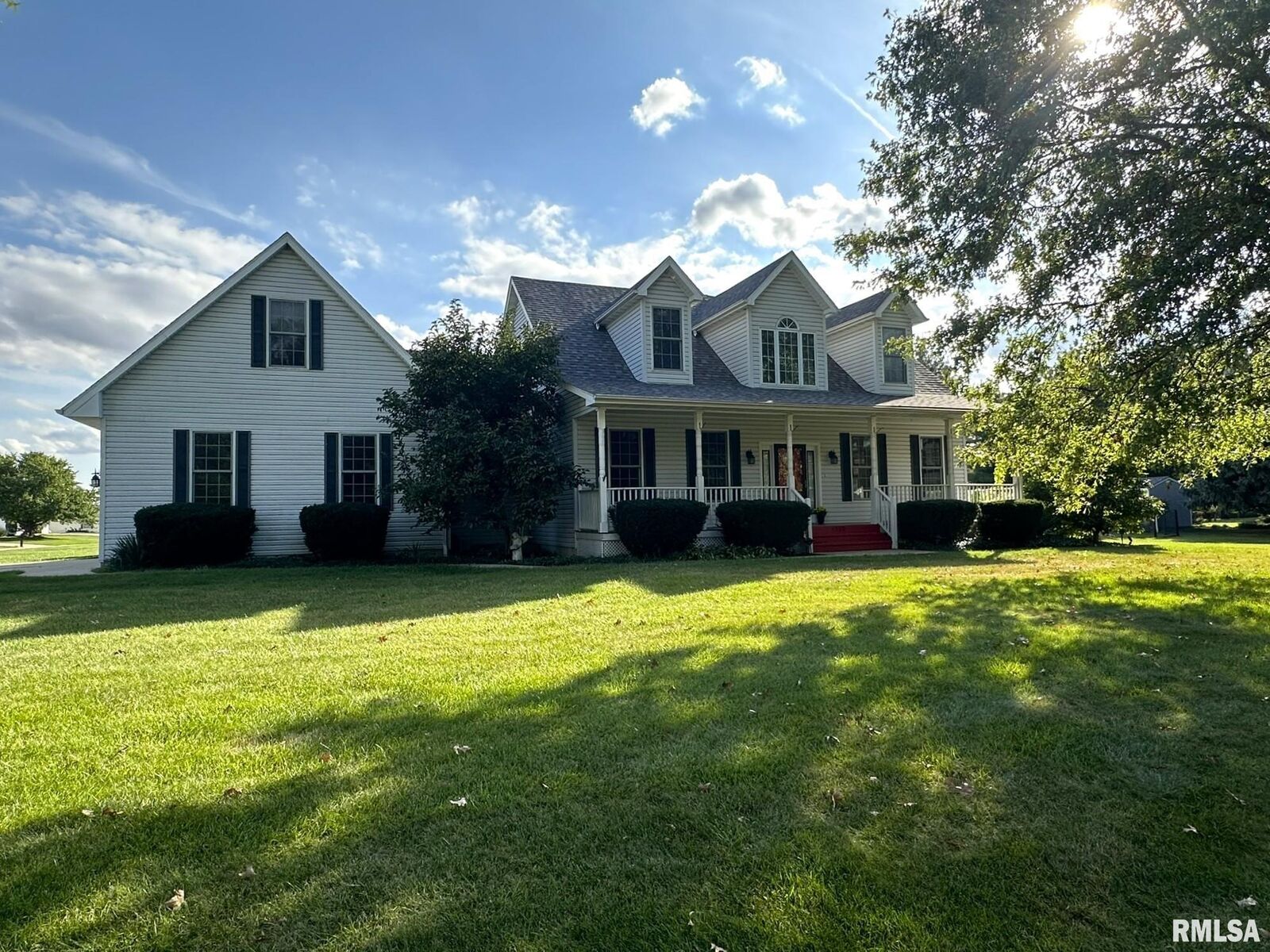 Property Photo: 1322 S Lake Storey Road IL 61401