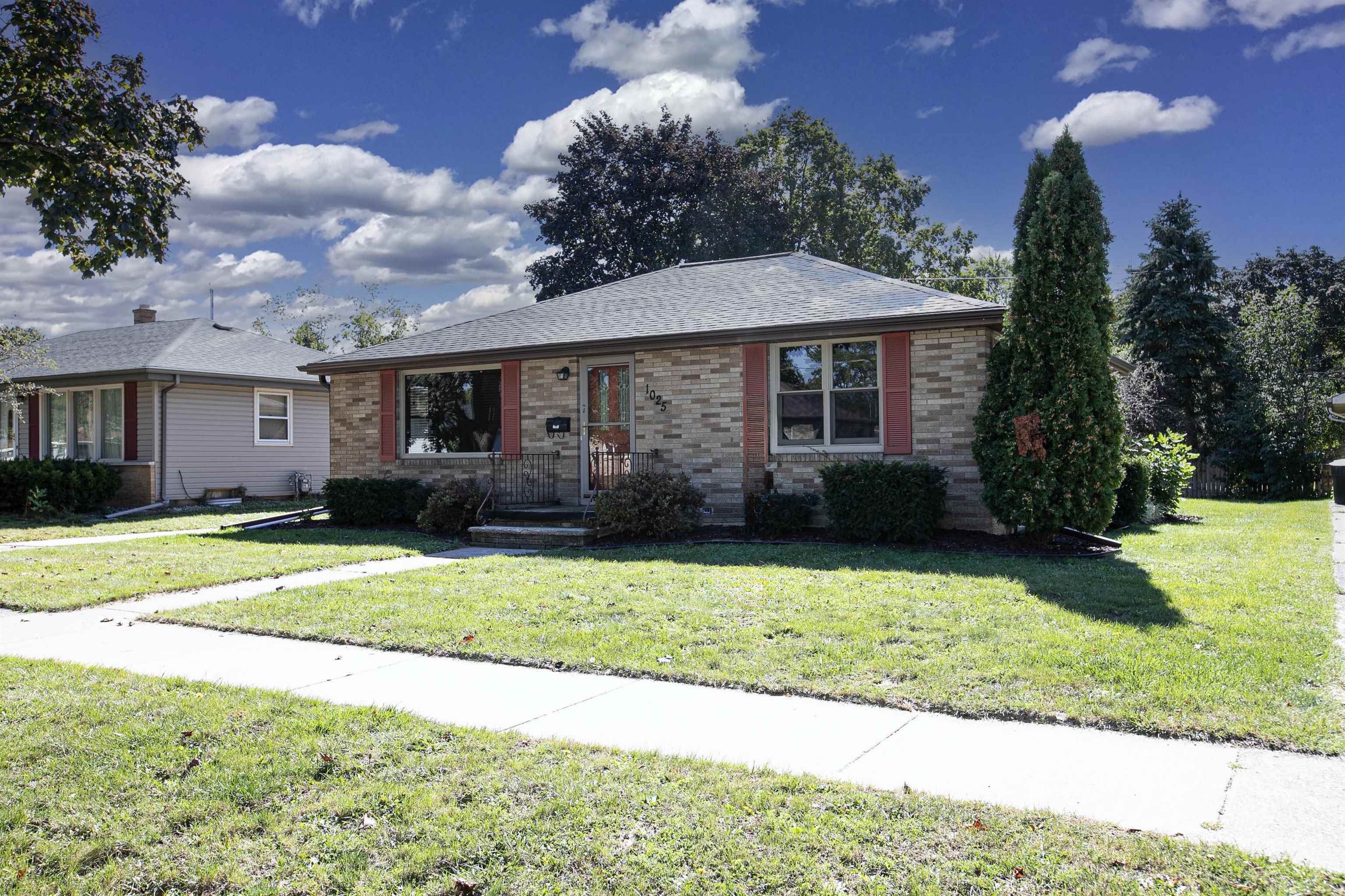 Property Photo:  1025 E Marquette Street  WI 54911 