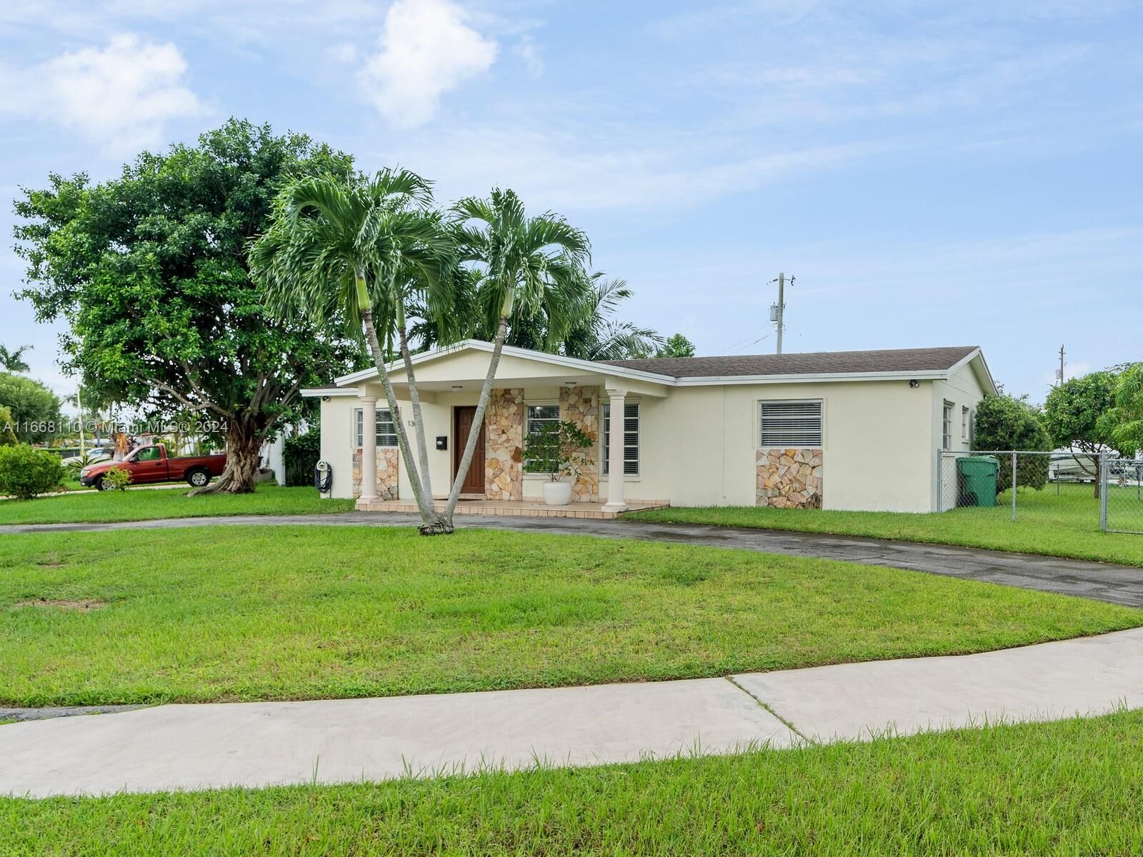 Property Photo: 1300 SW 93rd Ct FL 33174