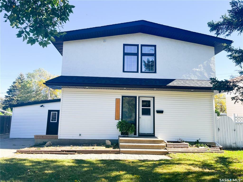 Property Photo:  491 2nd Avenue SE  SK S9H 3J7 