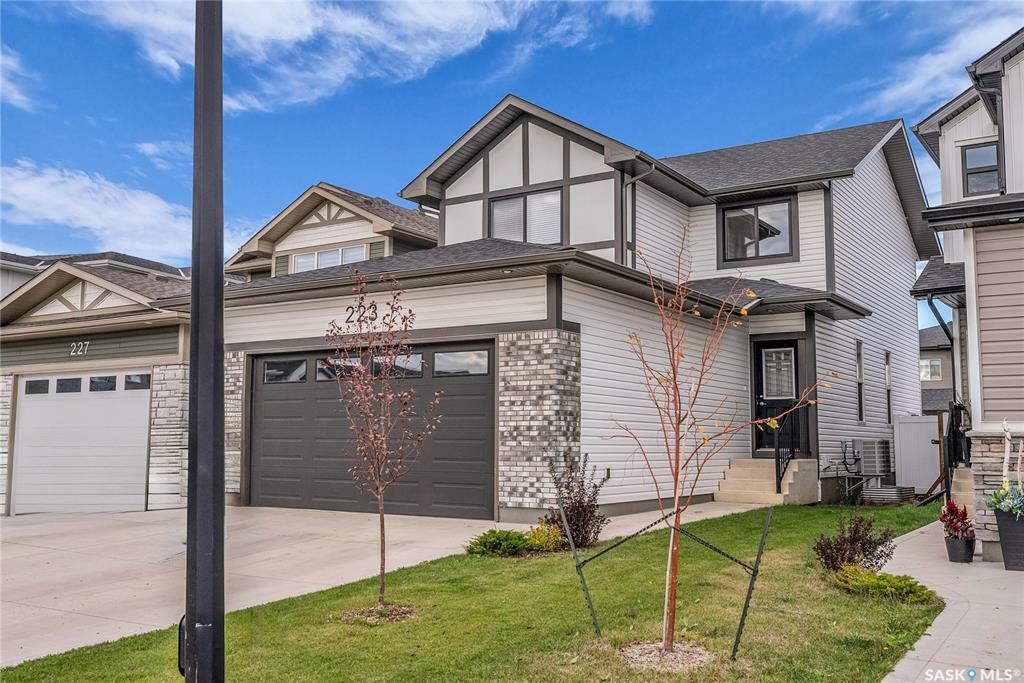 Property Photo:  223 Skopik Crescent  SK S7V 0V7 