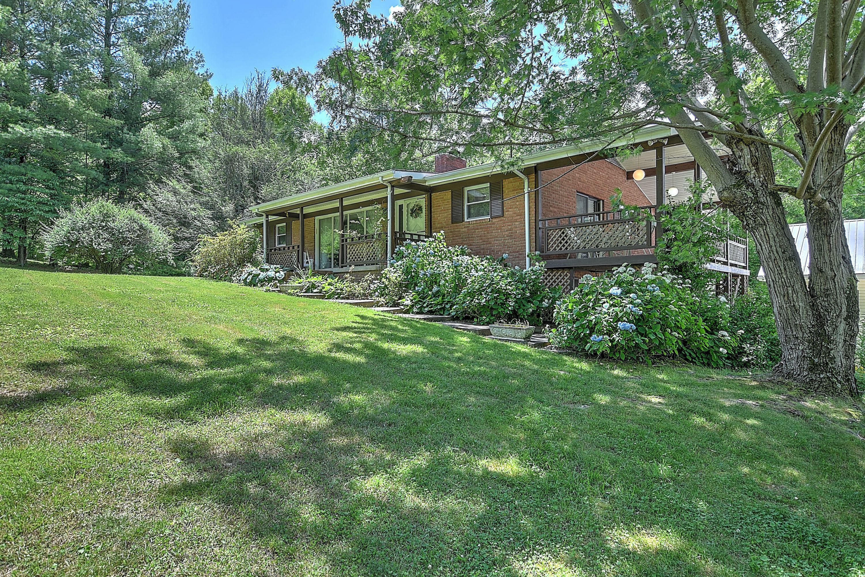 Property Photo:  770 Lower Paint Creek Road  TN 37743 