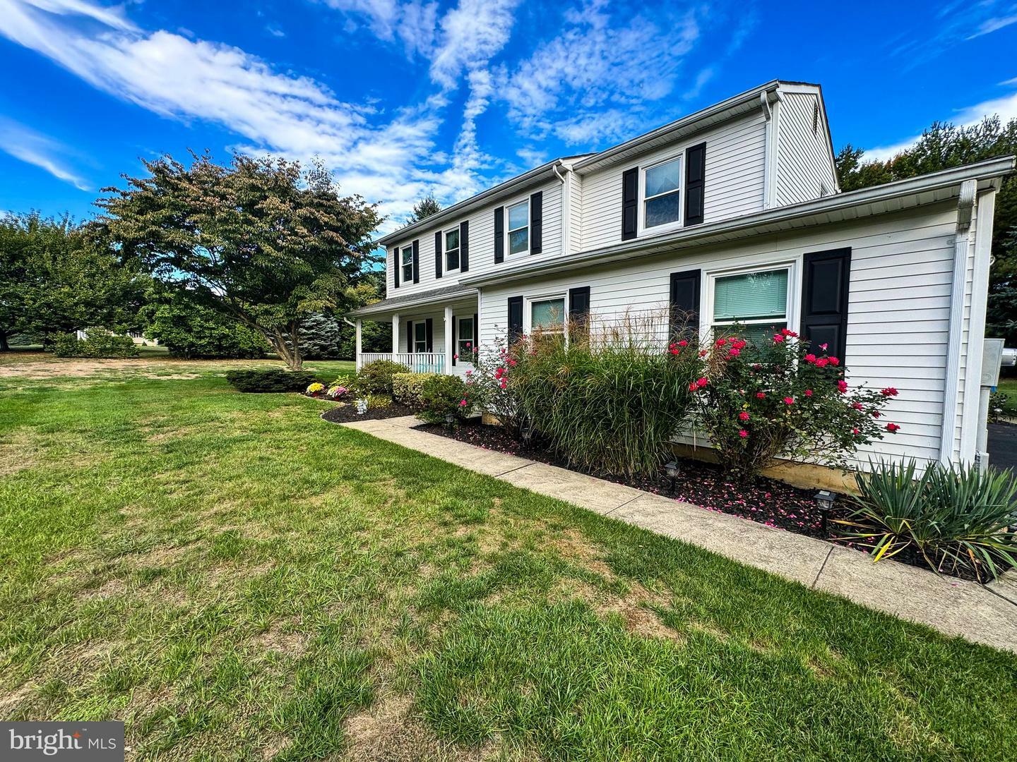 Property Photo:  15 Long Acre Drive  NJ 08514 