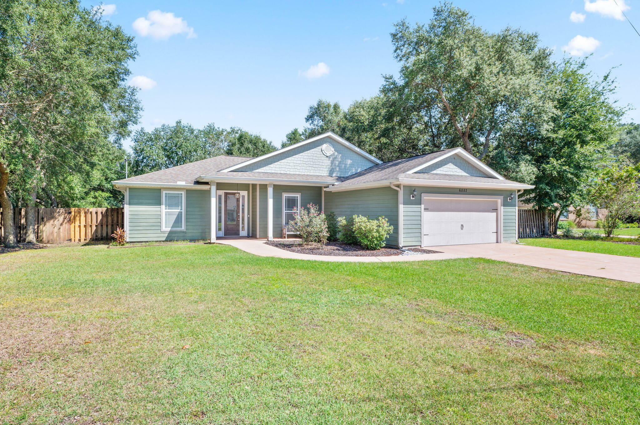 Property Photo: 6882 Brocado Court FL 32566