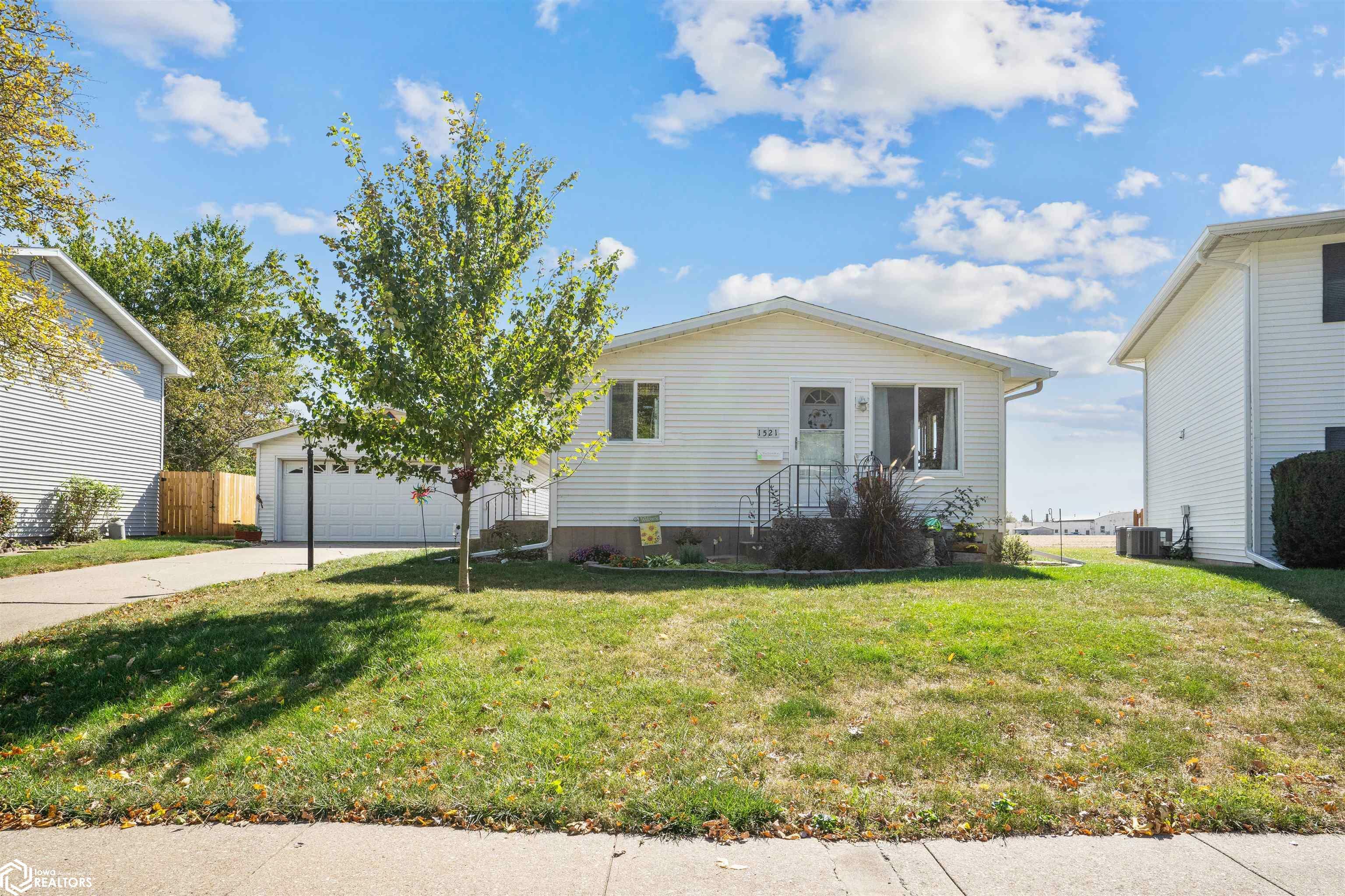 Property Photo:  1521 Airlane Drive  IA 52601 