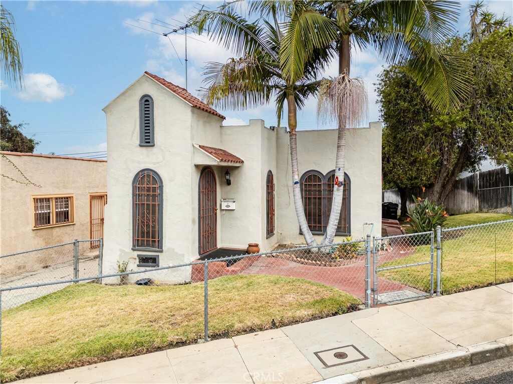 Property Photo:  2353 Lucerne Ave  CA 90016 