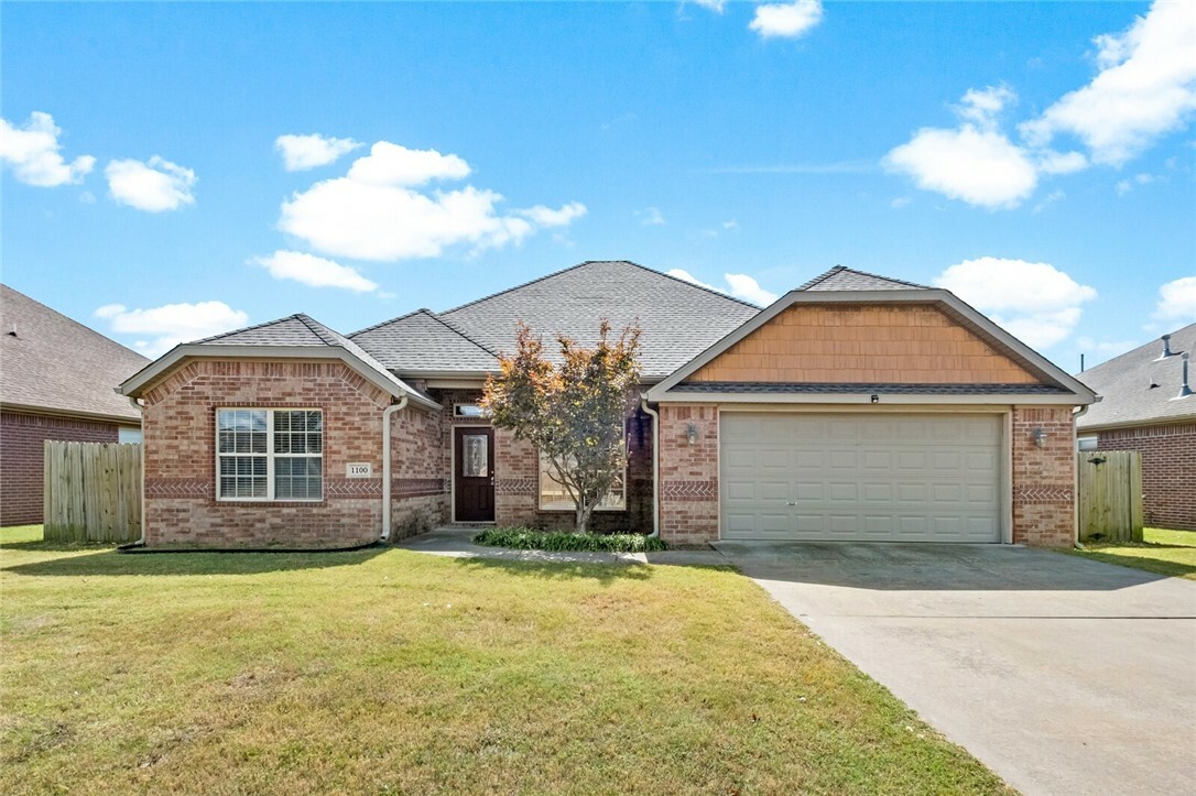 Property Photo:  1100 Kensington Drive  AR 72719 