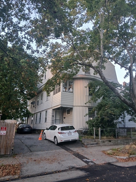 Property Photo:  9 Bedford Ave  MA 01604 