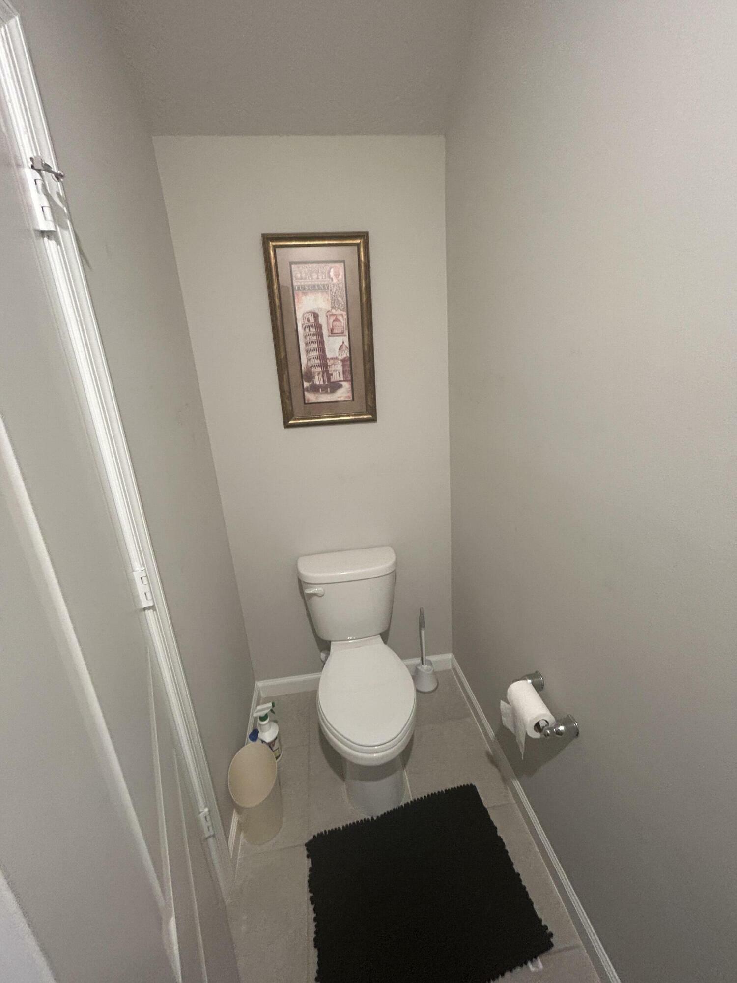 Property Photo:  5630 N Enclave Dr  FL 33407 