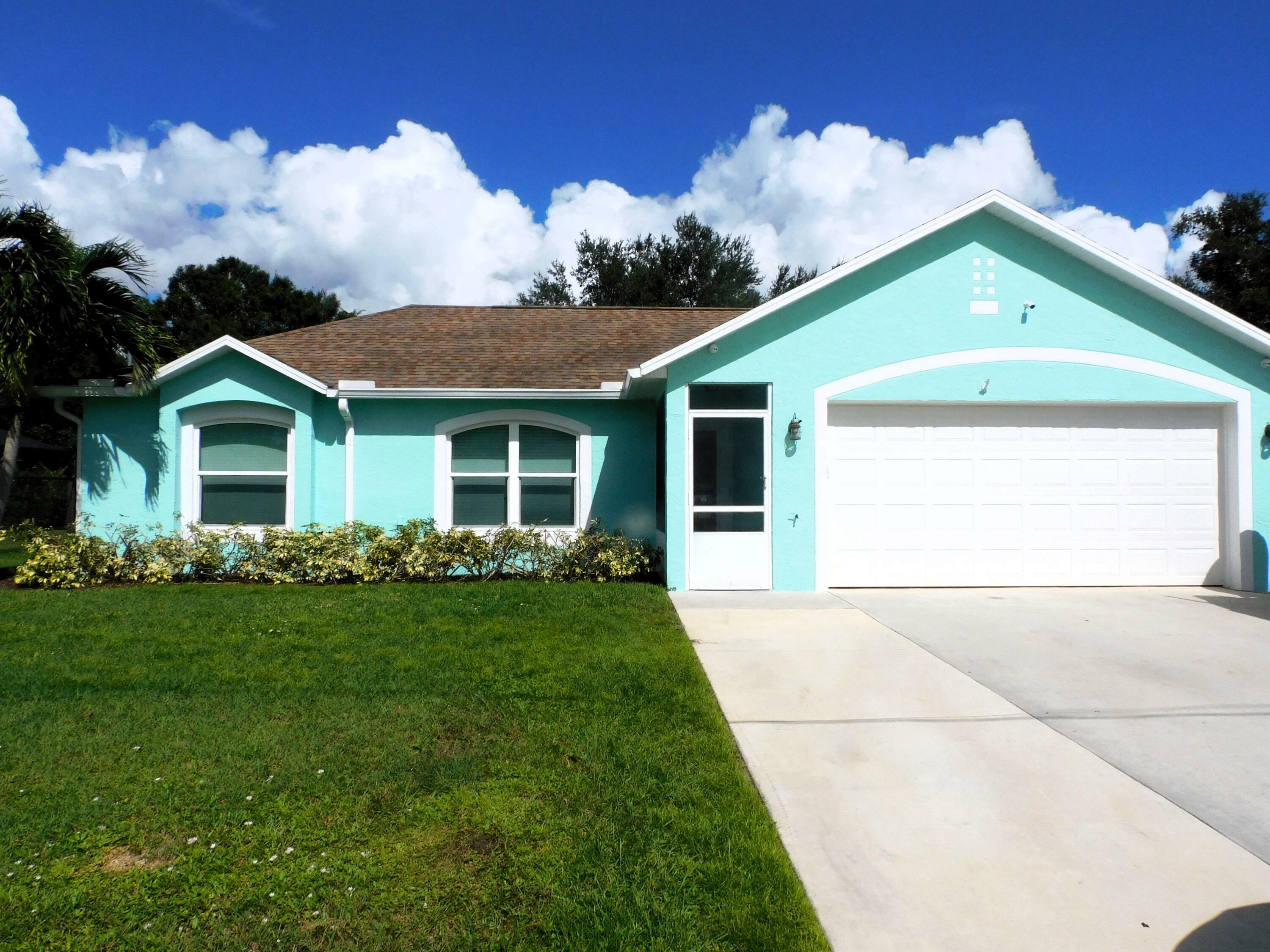 Property Photo:  373 SW De Gouvea Terrace  FL 34984 