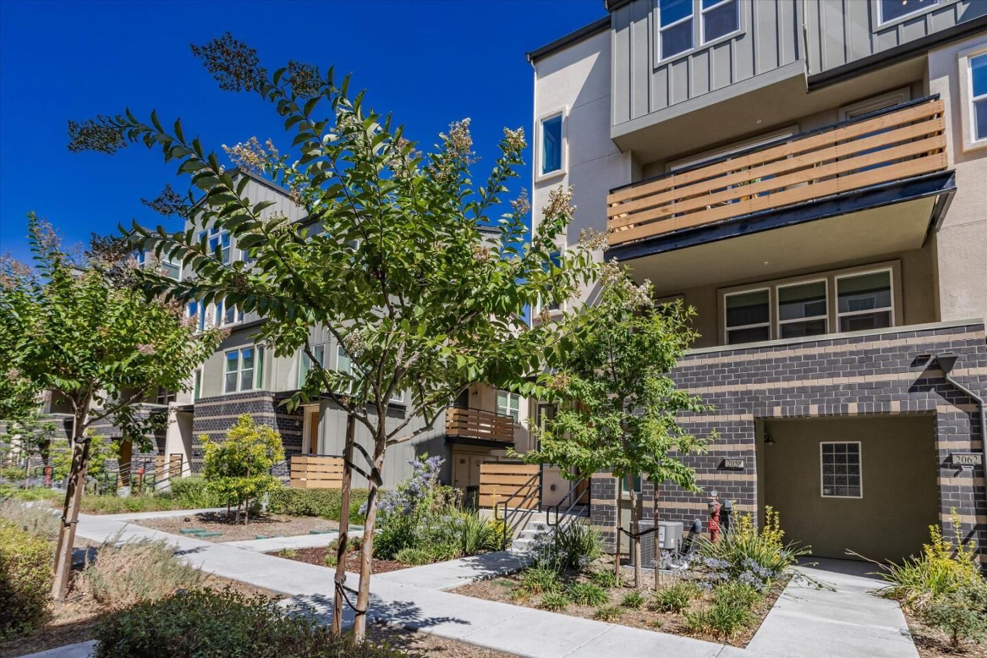 Property Photo:  2054 Mahuron Circle  CA 95133 