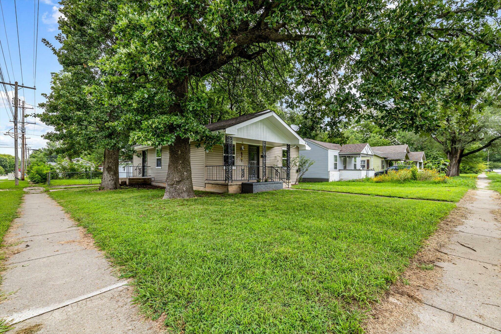 Property Photo:  1431 W Thoman Street  MO 65803 