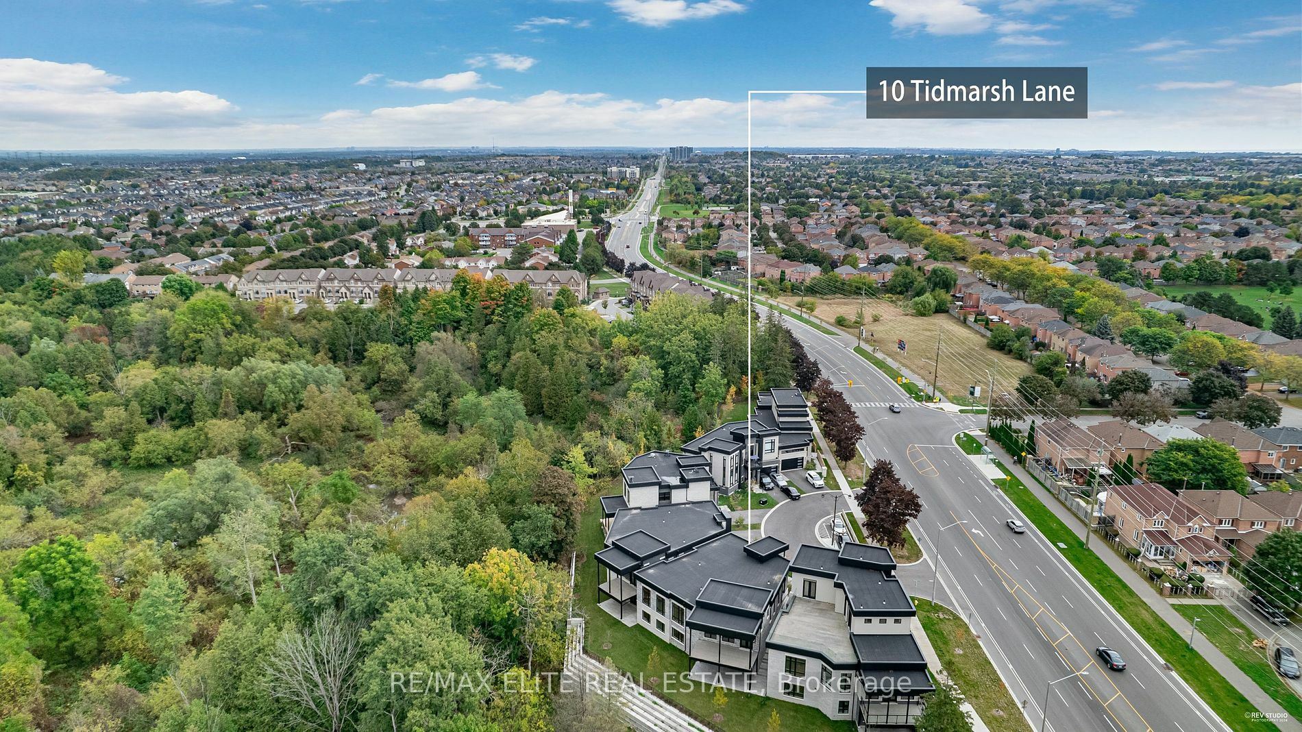 Photo de la propriété:  10 Tidmarsh Lane  ON L1T 4S1 