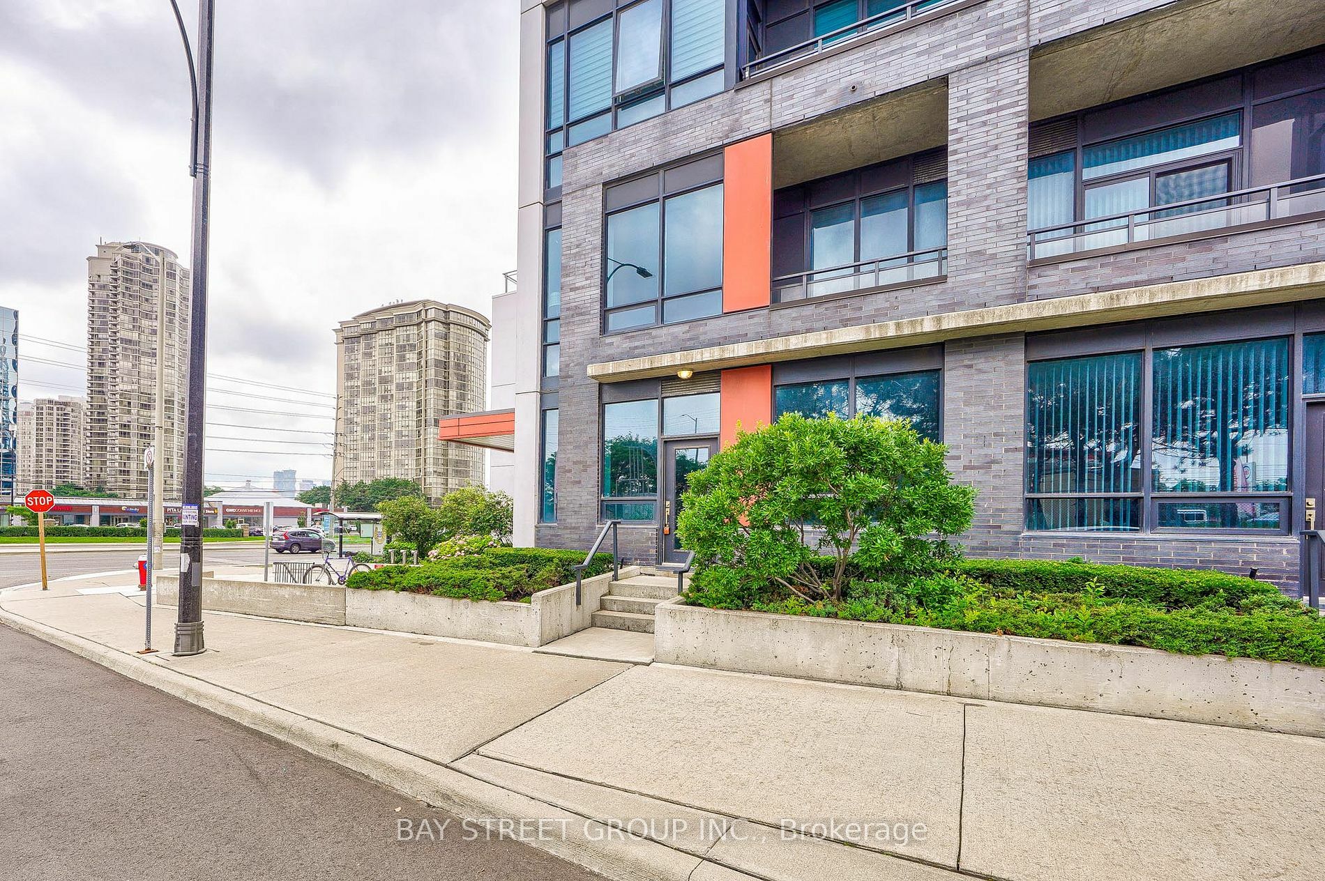 Property Photo:  55 Eglinton Ave W 108  ON L5R 0E4 