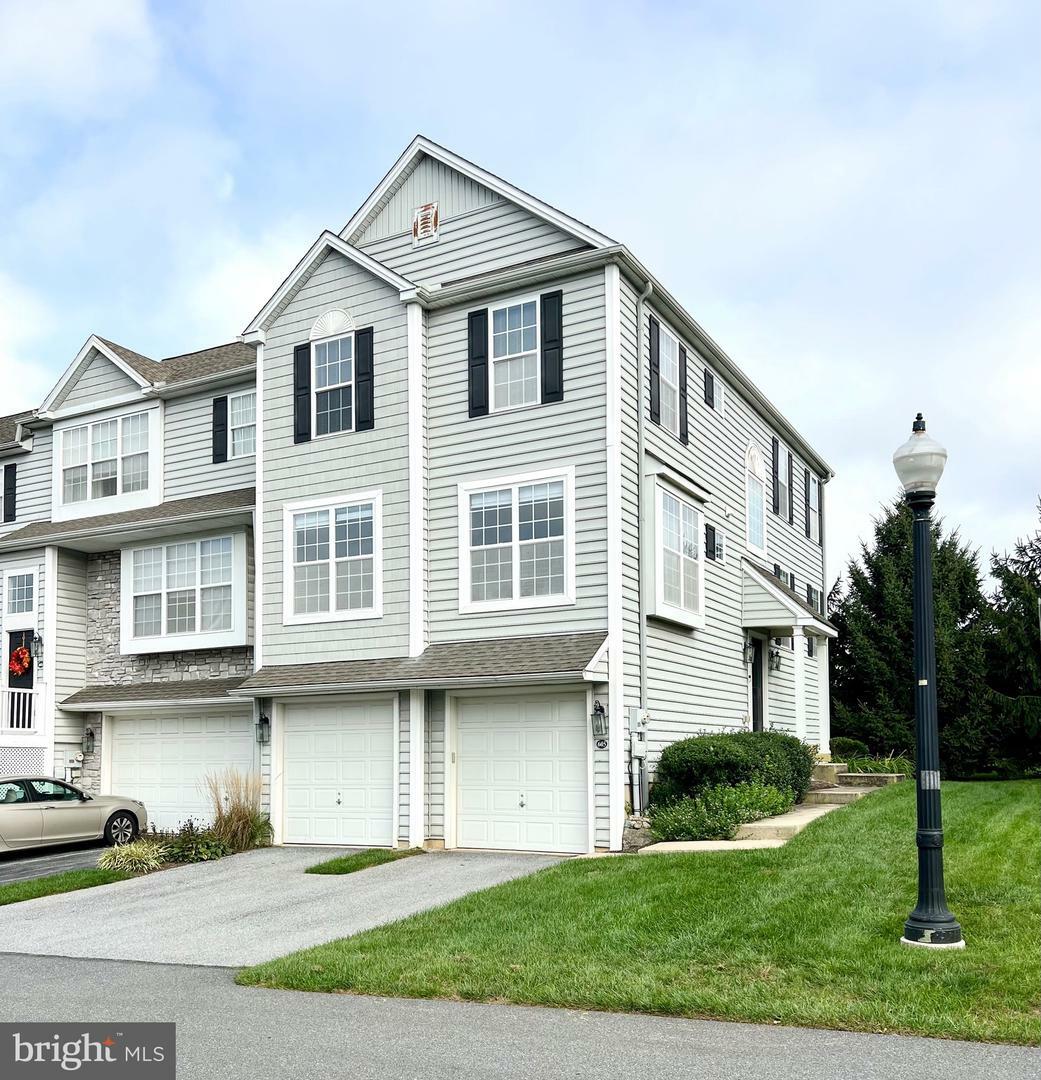 Property Photo:  605 Heather Way  PA 19543 