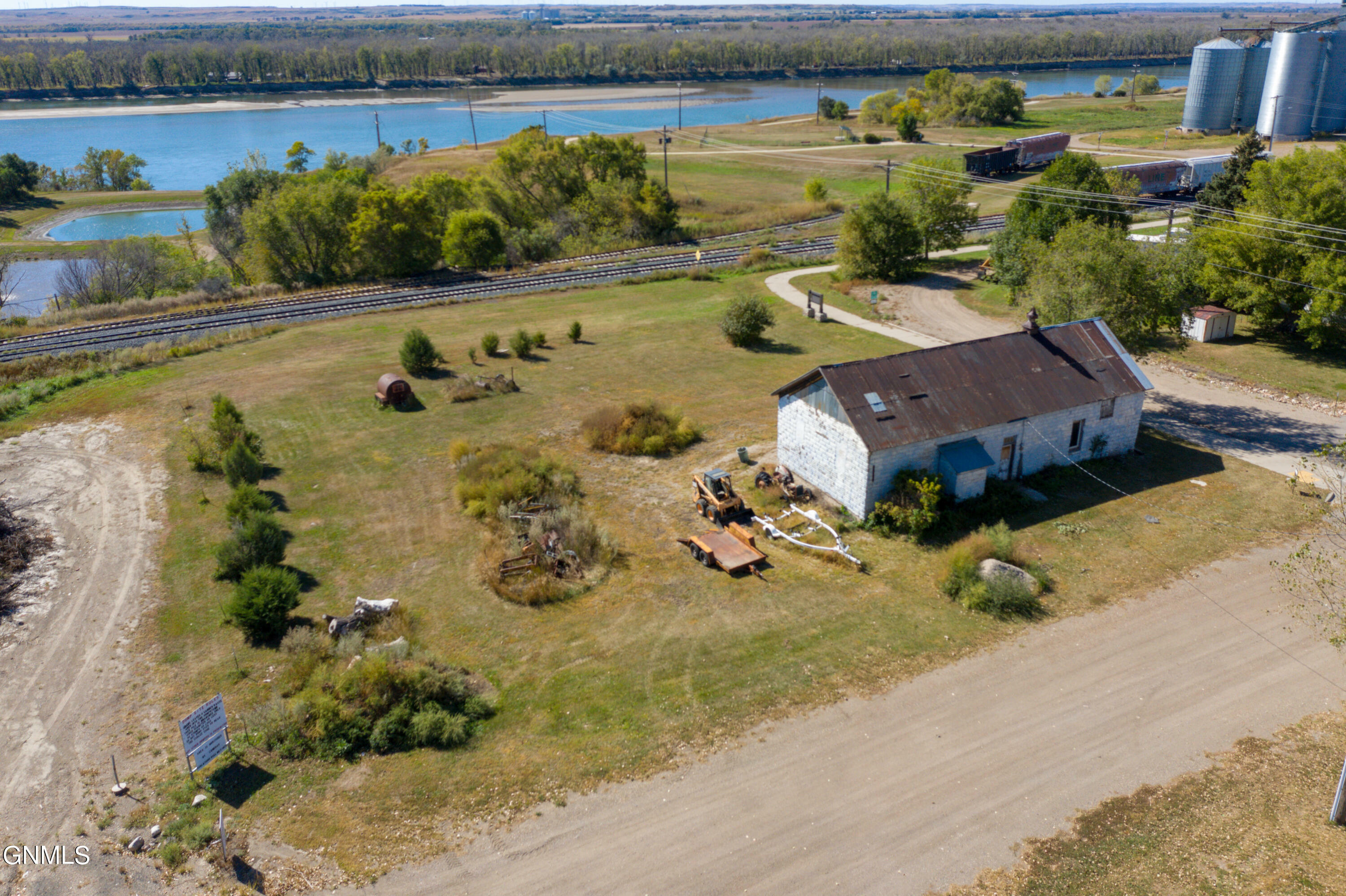 Property Photo:  815 2nd Avenue  ND 58577 