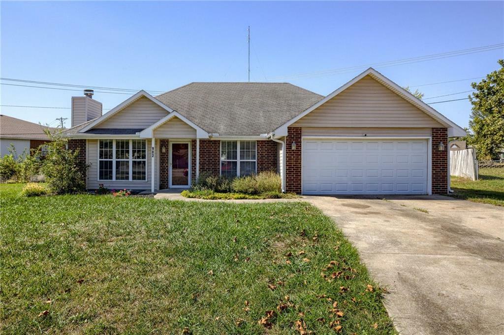 Property Photo:  902 Coventry Court  MO 64093 