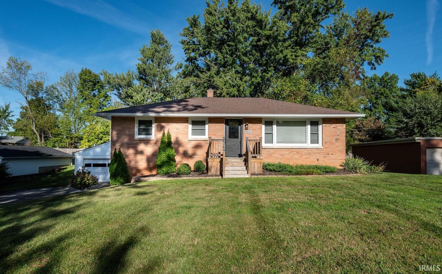 Property Photo:  4219 E Deckard Drive  IN 47408-2807 
