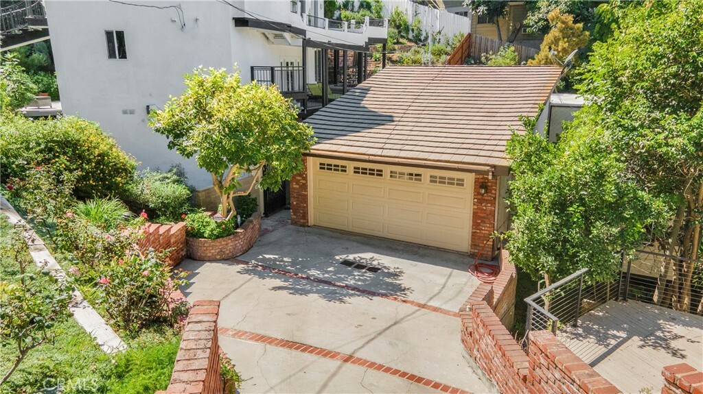 Property Photo:  11441 Decente Drive  CA 91604 