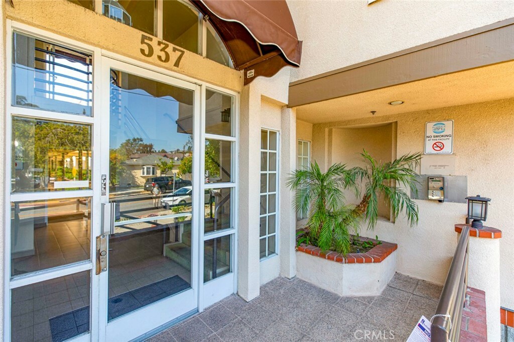 Property Photo:  537 N Adams Street 211  CA 91206 