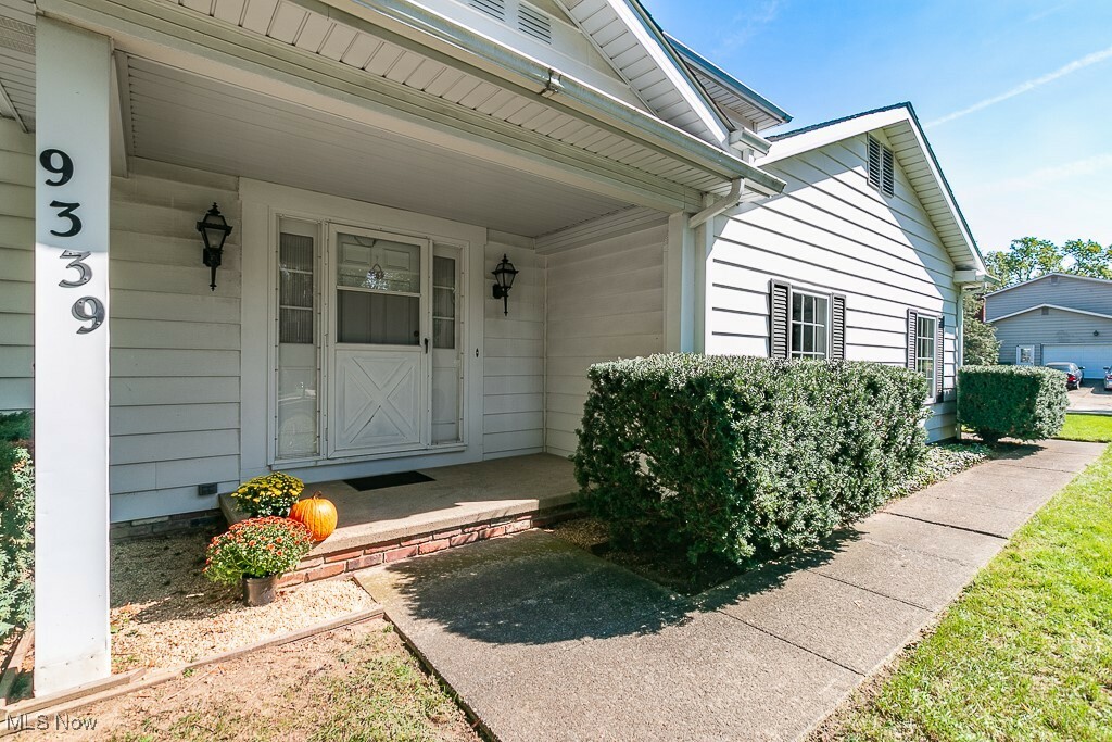 Property Photo:  9339 Buena Vista Drive  OH 44060 