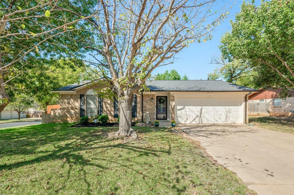 Property Photo:  401 Apple Blossom Lane  TX 76053 