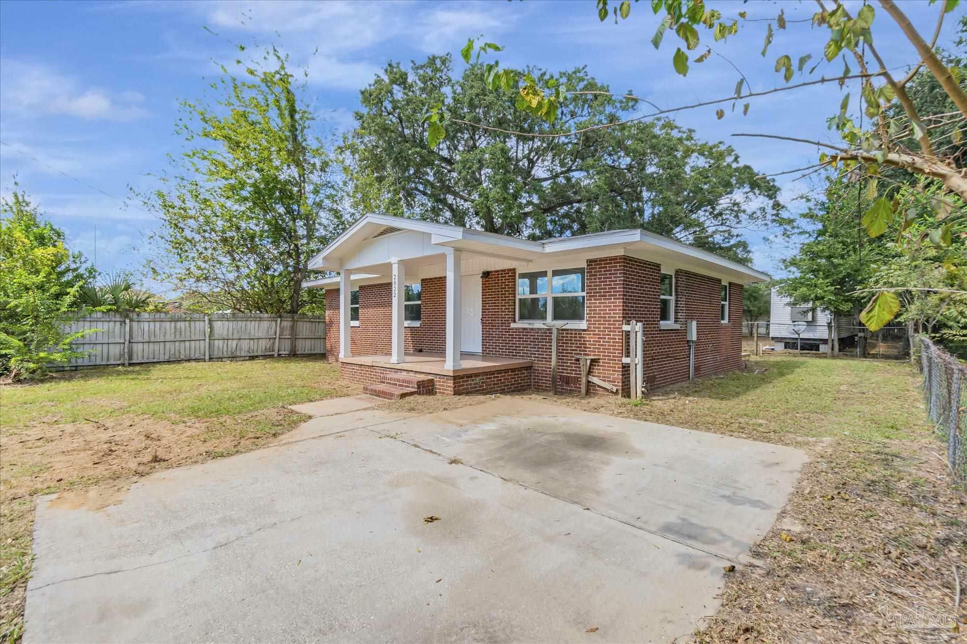 Property Photo:  2822 W Yonge St  FL 32505 