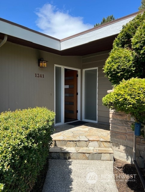 Property Photo:  1241 Vista Way  WA 98020 