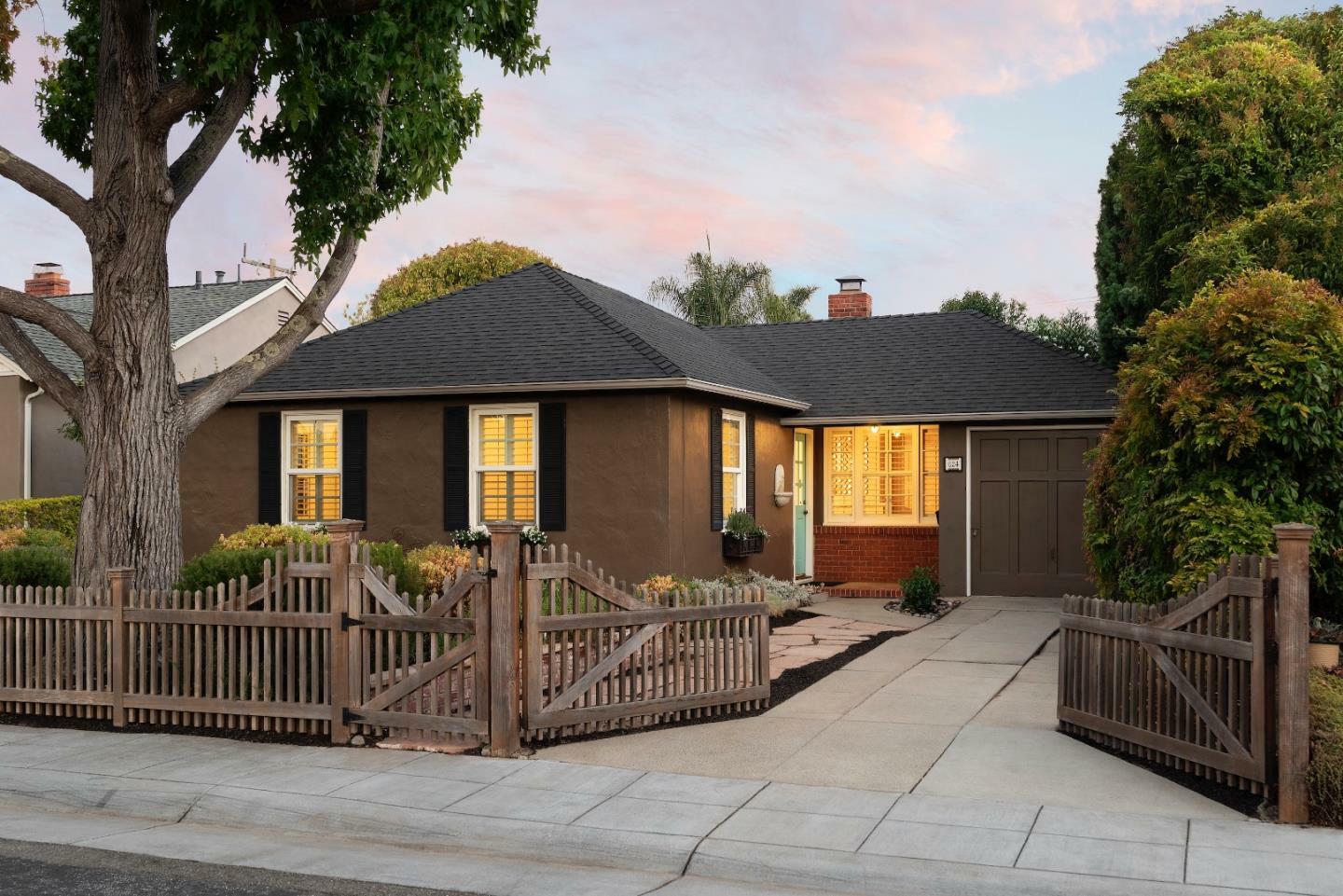 Property Photo:  624 Magnolia Drive  CA 94402 